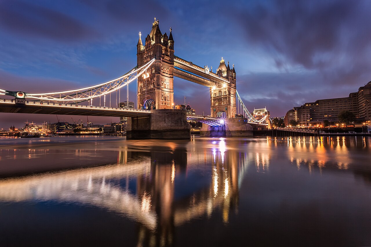 Tower Bridge al amanecer